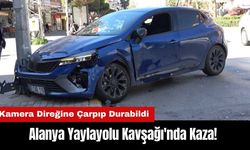 Alanya Yaylayolu Kavşağı'nda Kaza! Kamera Direğine Çarpıp Durabildi