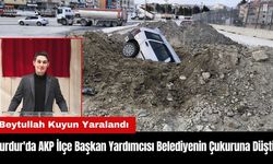 Burdur'da AKP İlçe Başkan Yardımcısı Aracıyla Belediyenin Çukuruna Düştü