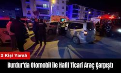 Burdur'da Otomobil ile Hafif Ticari Araç Çarpıştı