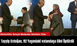 Tayyip Erdoğan, 92 Yaşındaki vatandaşa Elini Öptürdü