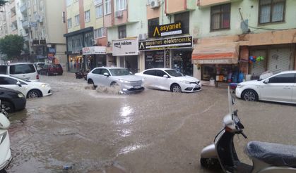 Silifke'de şiddetli yağış yollar sular altında kaldı!