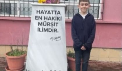 Öğrenciden Atatürk'e özel çiçek jest