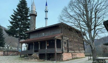 Trabzonlu Ustaların Eseri: Çivi Çakılmadan İnşa Edilen Tarihi Cami