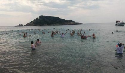 Mersin'de yılın ilk günü hem deniz hem kar keyfi!