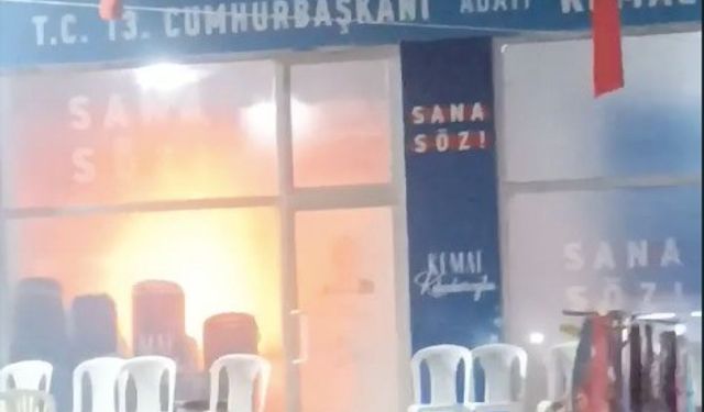 CHP'nin Kumluca seçim ofisinde çıkan yangına müdahale