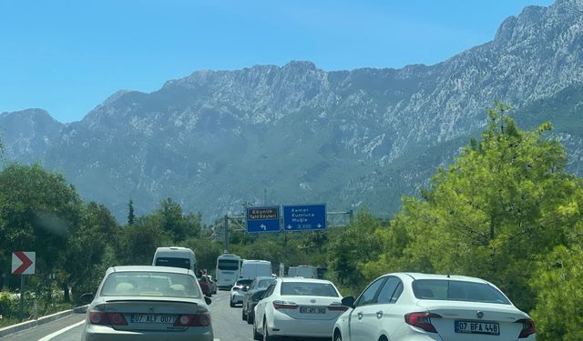 Antalya-Kemer yolunda trafik