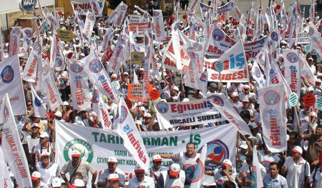 EĞİTİM EMEKÇİLERİNDEN HAK İSYANI! ÖĞRETMENLER, ÖĞRETMENLER GÜNÜNDE İŞ BIRAKACAK