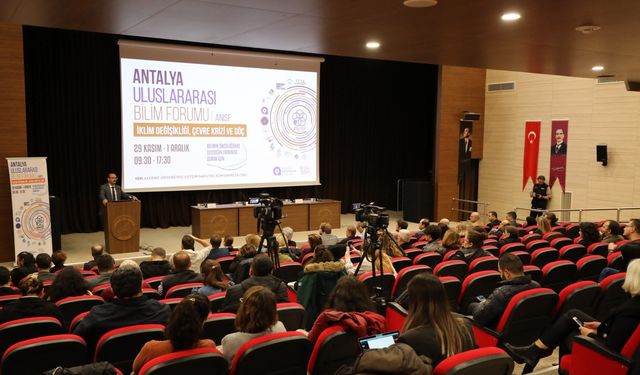 Antalya'da ilk bilim forumu: İklim değişikliği ve çevre krizi tartışılıyor