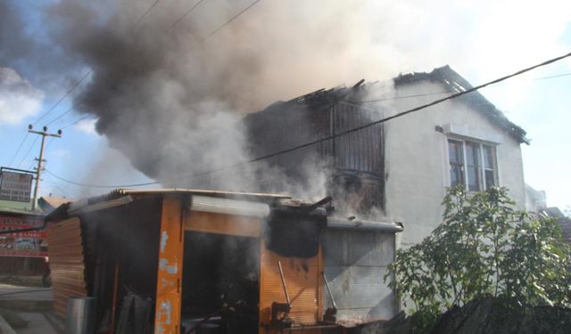 Yangın Korku Dolu Anlar Yaşattı: Ev Sahibi Kadın Gözyaşlarına Boğuldu!