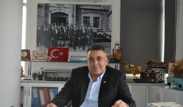 Süleyman Sakin Konyaaltı’na yürüyor