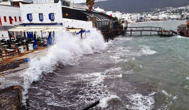 Denizlerde Fırtına Uyarısı: Bodrum-Antalya Kumluca Denizlerinde Fırtına Tehlikesi!