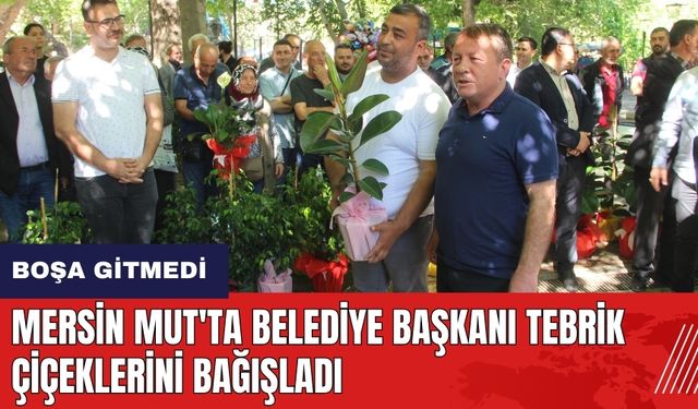 Mersin Mut'ta Belediye Başkanı tebrik çiçeklerini bağışladı