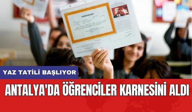 Antalya'da öğrenciler karnesini aldı