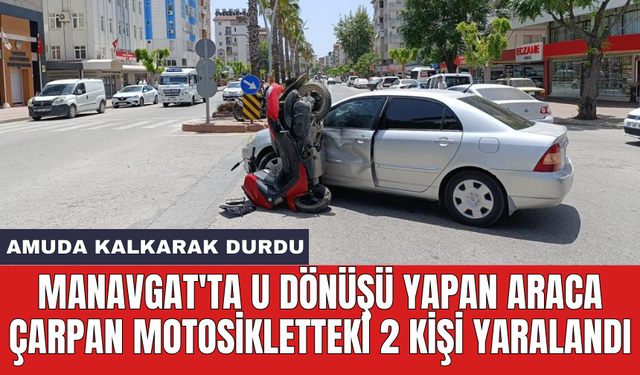 Manavgat'ta U dönüşü yapan araca çarpan motosikletteki 2 kişi yaralandı