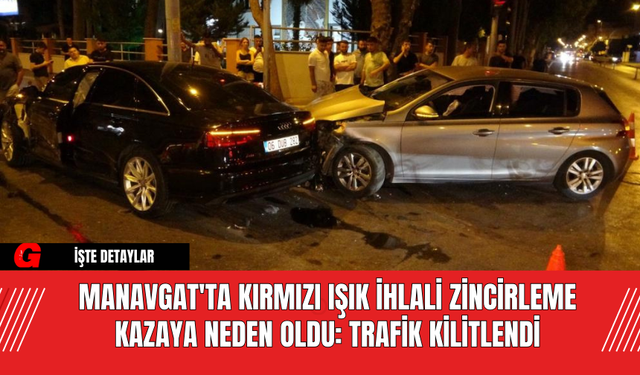 Manavgat'ta Kırmızı Işık İhlali Zincirleme Kazaya Neden Oldu: Trafik Kilitlendi