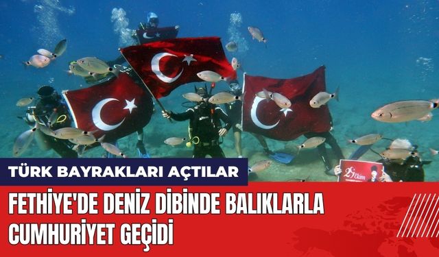 Fethiye'de Deniz Dibinde Balıklarla Cumhuriyet Geçidi