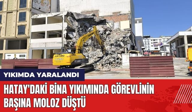 Hatay'daki Bina Yıkımında Görevlinin Başına Moloz Düştü