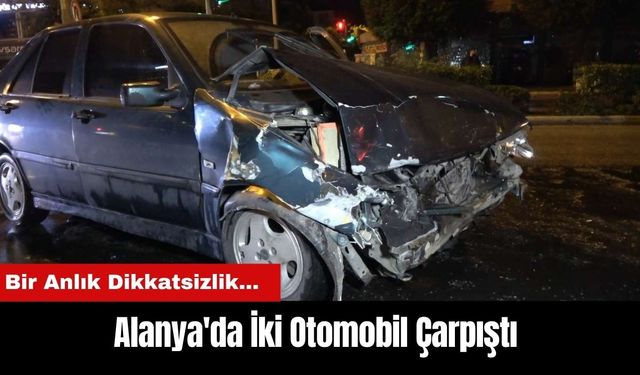 Alanya'da İki Otomobil Çarpıştı