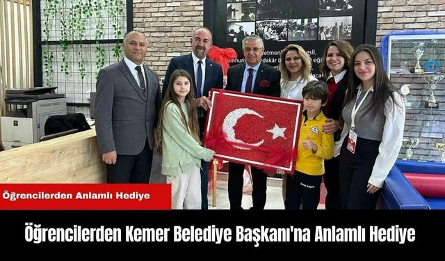 Öğrencilerden Kemer Belediye Başkanı'na  Anlamlı Hediye