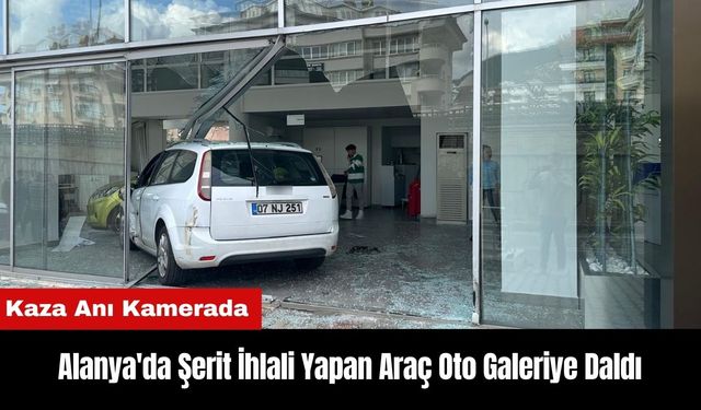 Alanya'da Şerit İhlali Yapan Araç Oto Galeriye Daldı