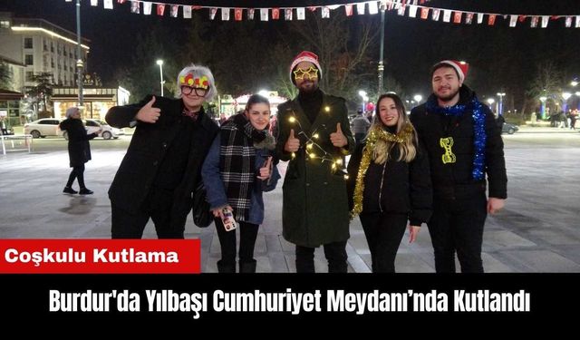 Burdur'da Yılbaşı Kutlamalarının Adresi Cumhuriyet Meydanı Oldu