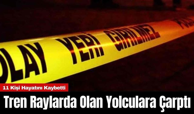 Feci Kaza! Tren Raylarda Olan Yolculara Çarptı