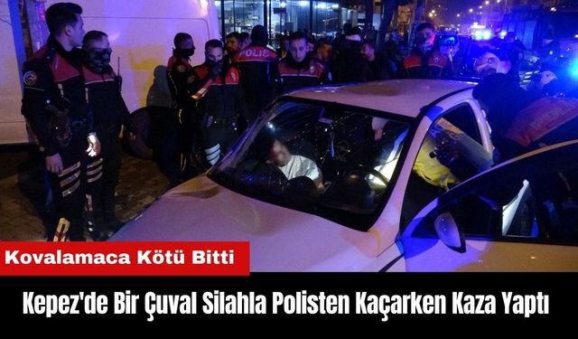 Kepez'de Bir Çuval Silahla Polisten Kaçarken Kaza Yaptı