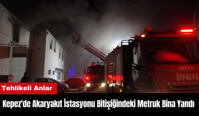 Kepez'de Akaryakıt İstasyonu Bitişiğindeki Metruk Bina Yandı