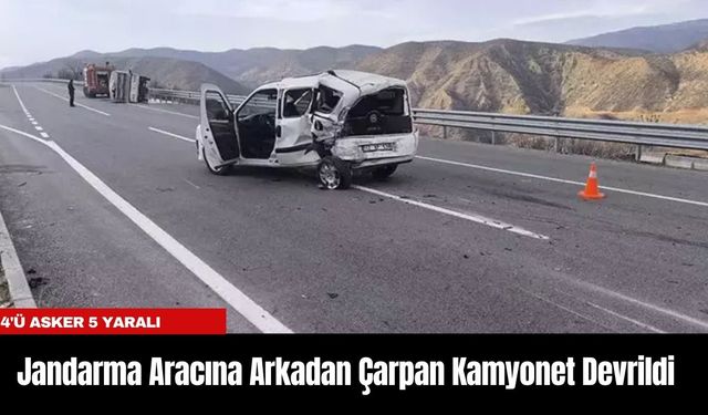 Jandarma Aracına Arkadan Çarpan Kamyonet Devrildi: 4'ü Asker 5 Yaralı