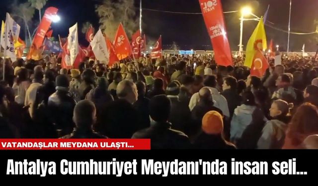 Antalya Cumhuriyet Meydanı'nda insan seli... Vatandaşlar Meydana ulaştı...