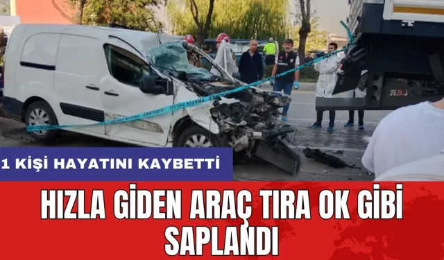 Hızla giden araç tıra ok gibi saplandı: 1 kişi hayatını kaybetti