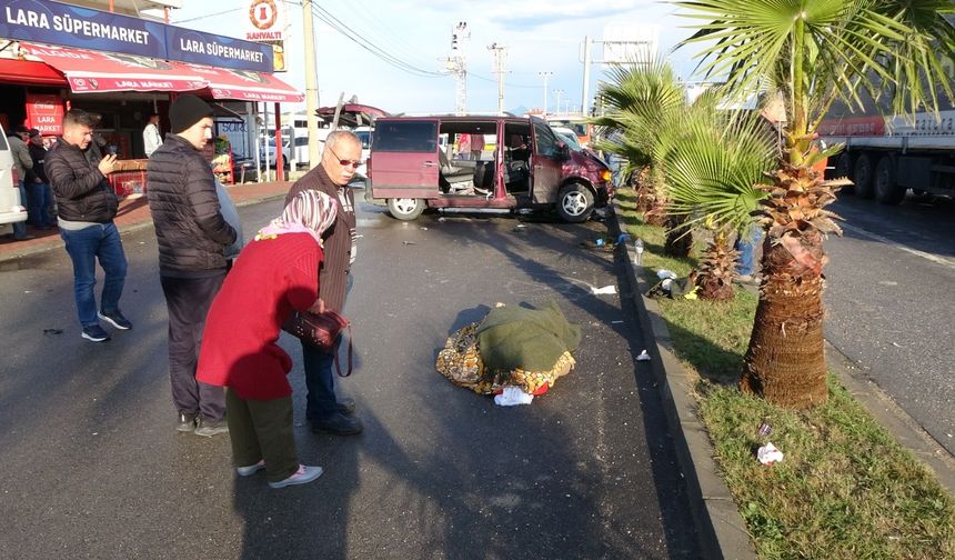 Depremzedelere yardıma giden itfaiye aracı, Manavgat'ta kaza yaptı: 1 ölü, 3 yaralı