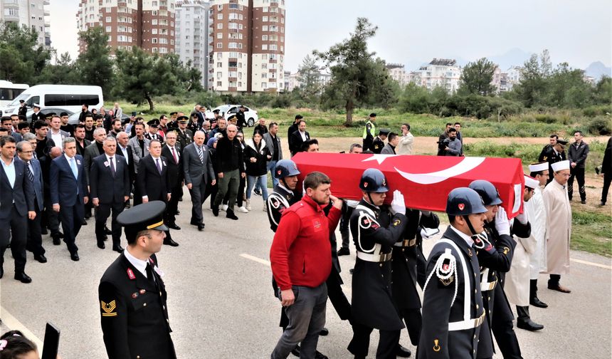 Şehit karakol komutanına gözyaşları arasında son görev