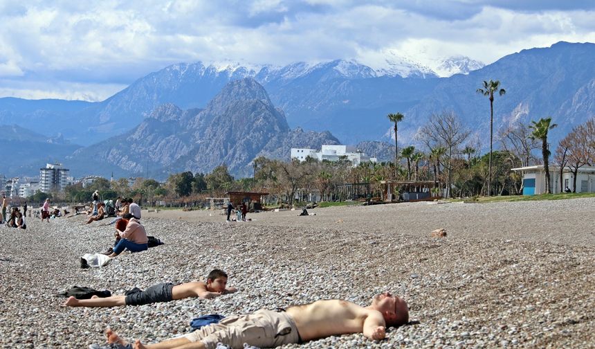 Doğuda kar Antalya'da bahar