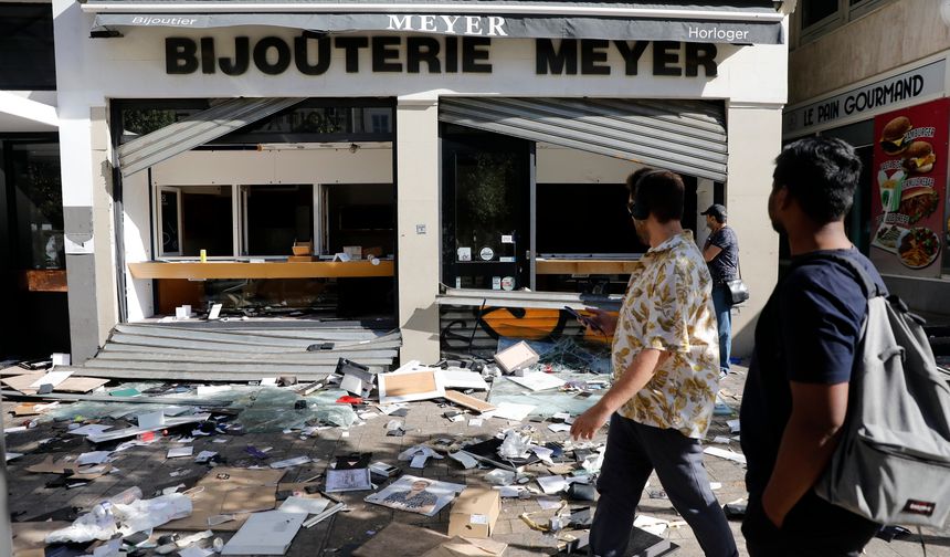 Fransa'da protestolar bitmiyor! Gözaltılar bini geçti...