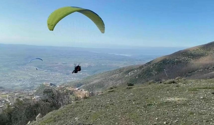 Dumanlı Yaylası Yamaç Paraşütü Tutkunlarını Ağırlıyor