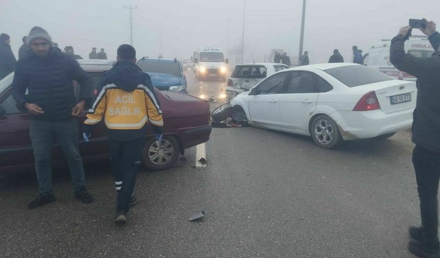 Kahramanmaraş Göksun'da 22 Araç Karıştığı Zincirleme Kazada: 15 Yaralı