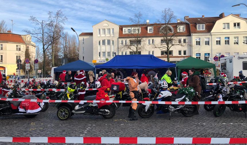 Yüzlerce motosikletli Noel Baba'dan kalpleri eriten proje