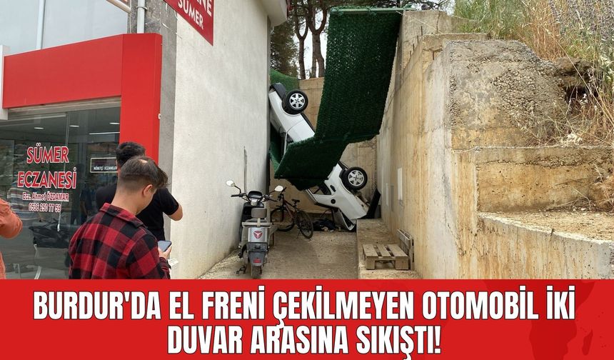 Burdur'da El Freni Çekilmeyen Otomobil İki Duvar Arasına Sıkıştı!