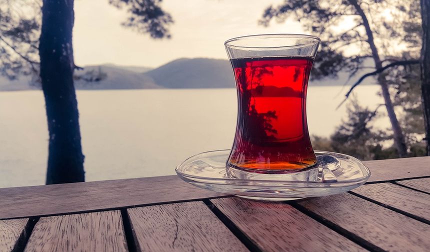 Çay soğuk suyla mı demlenir sıcak suyla mı?