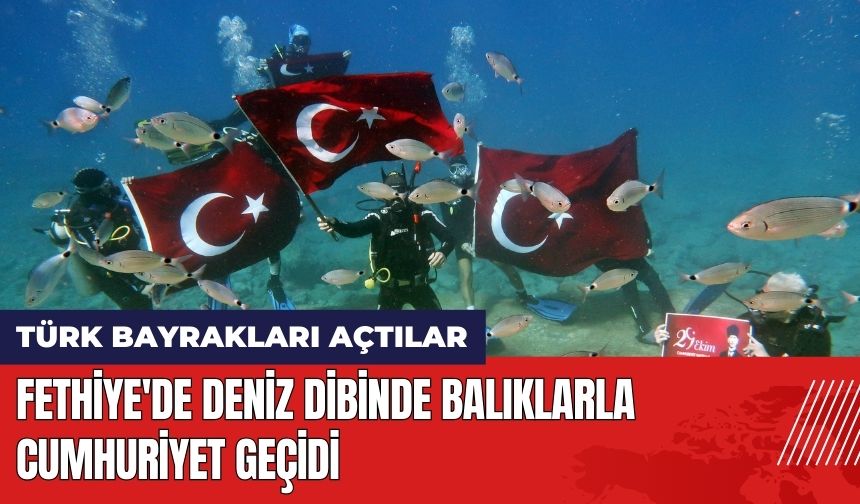 Fethiye'de Deniz Dibinde Balıklarla Cumhuriyet Geçidi