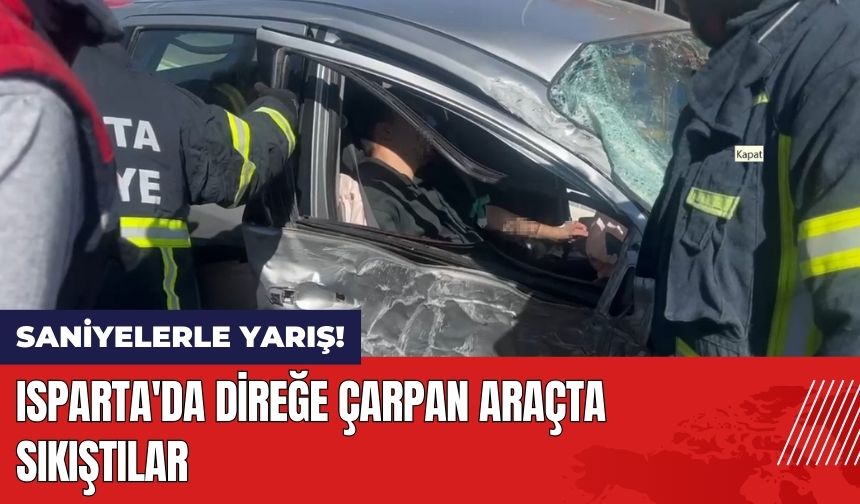 Isparta'da Saniyelerle Yarış! Direğe Çarpan Araçta Sıkıştılar