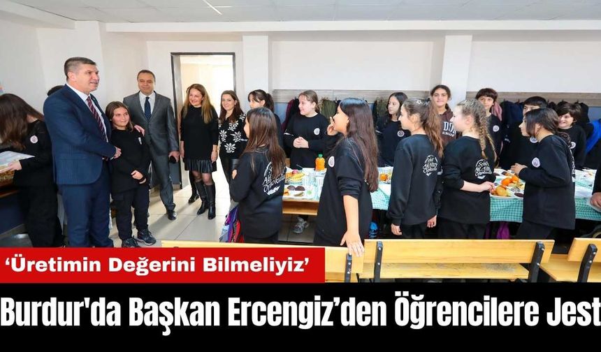 Burdur'da Belediye Başkan Ercengiz’den Ortaokul Öğrencilerine Jest