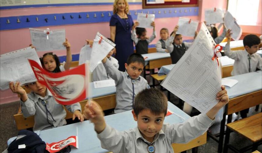 20 Haziran Okullar Karne Saat Kaçta Verilecek, Ders Var mı Yarım Gün mü?